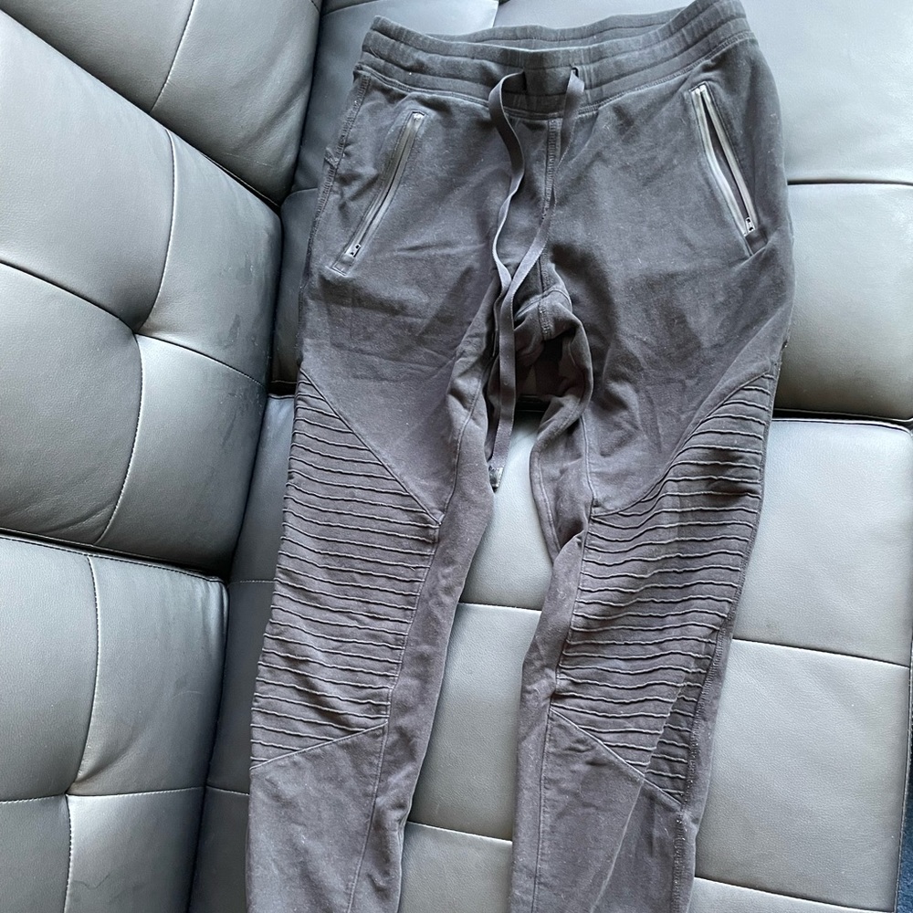 ALO YOGA moto joggers